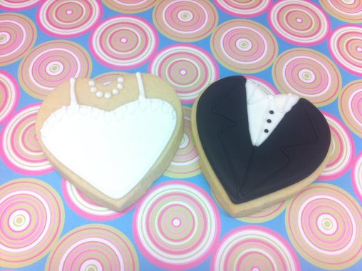 bride and groom cookies